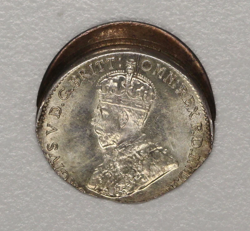 Australia 1935-1936 Threepence Error 20% Mistrike UNC - Image 2